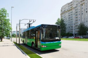 electric-bus-on-city-street
