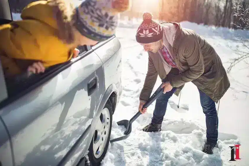 Anti-skid sand  Traction on icy and snow-covered driveways and parking